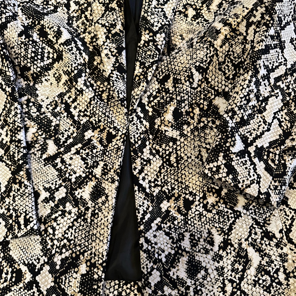 INC International Concepts Black and White Snake Print Blazer - Picture 3 of 5